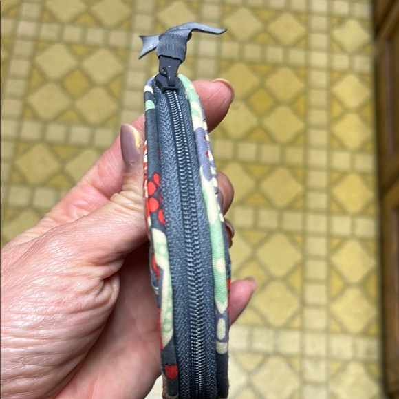 Like new Vera Bradley Gray Ribbon coin/card holder - Picture 6 of 15